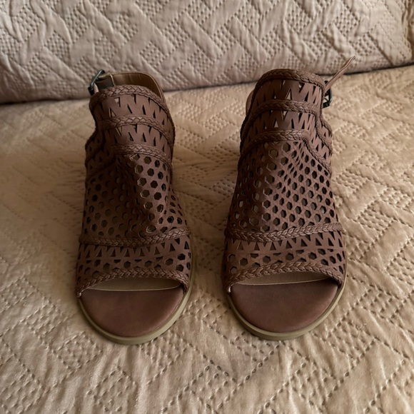 Torrid detail booties - Picture 2 of 6